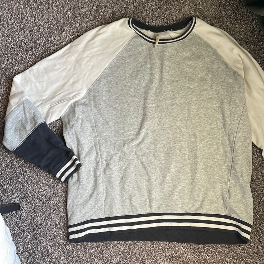 Aeropostale Oversized Sweatshirt. L/XL